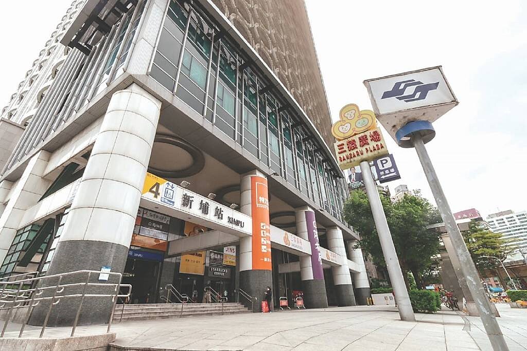 捷運新埔站位在文化路與民生路兩大主幹道交會處，為台北捷運網的重要節點。圖／永慶房屋華江巨蛋直營店提供
