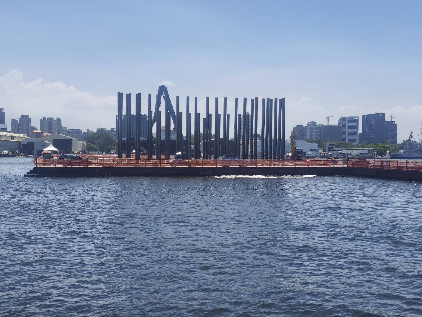 台南市安平漁港跨港大橋開工2年,工程進度已達15%。記者吳淑玲/攝影