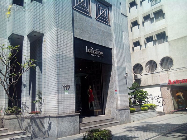 3「陛廈」一樓進駐高檔名牌服飾店。