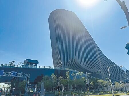 審計部報告指出,高雄港旅運中心商業辦公空間招商進度未如預期,部分樓層長期閒置未有效利用。(洪靖宜攝)