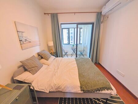 
台胞公寓公租房的臥室，此為樣品屋。圖∕張漢驊
