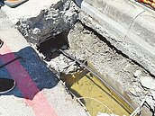 鼓山水溝封牆惹議　2里兩樣情