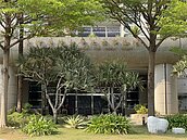 土葬、火葬吵不休　法院裁定遺體暫厝殯儀館