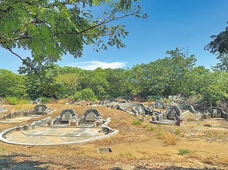 
南山公墓殯葬專區規畫開發在即，倡議守護的民團8月底號召公民重審。（曹婷婷攝）
