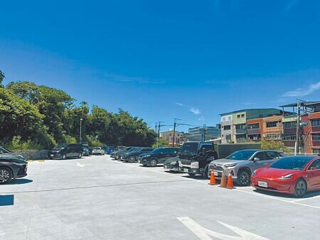 淡水區義山平面停車場8月16日正式啟用。(張鎧乙攝)