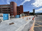 高雄鼓山親子館緊鄰工地　家長怒批