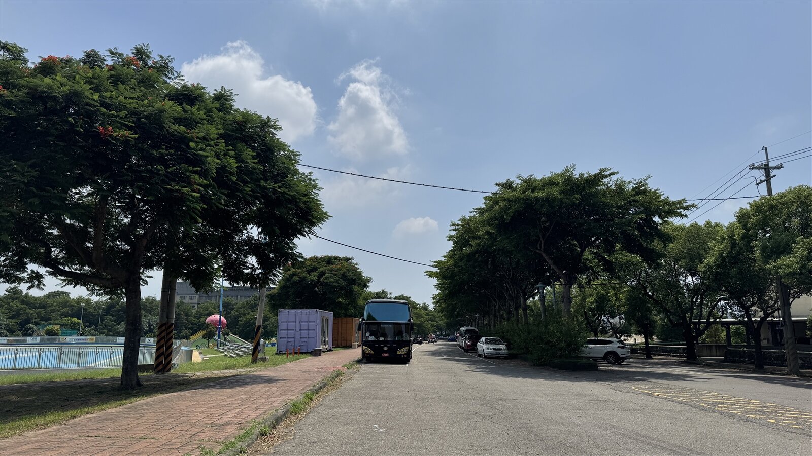 苗栗縣議會旁舊經國路廢道多年閒置,市公所推動活化利用,設置周四夜市案近來引發熱議。記者范榮達/攝影