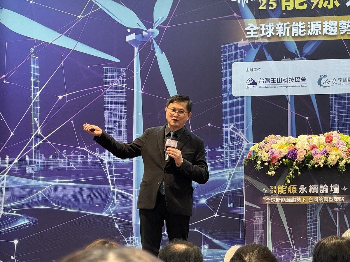 童子賢拋出「核電1元、風電6元」算術題,直嗆能源政策不會持家就辭職,引爆核能與綠能支持者激戰。圖/記者王郁倫攝影