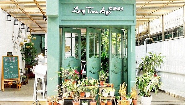 2.「Long time ago」的綠色大門很有鄉村風格。