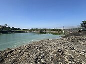 埋爐碴、盜採砂　高雄農地一再失守