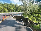 南橫勝境橋受損　墾丁出現巨大天坑