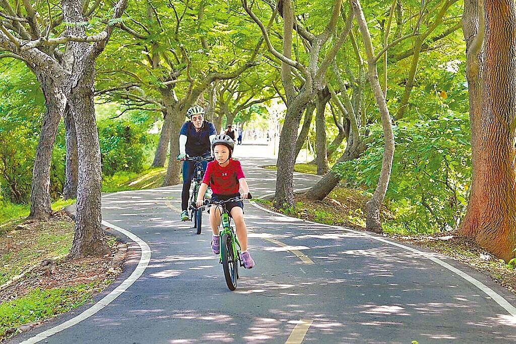 台中市觀旅局將於潭雅神綠園道重要道路交會路口,設置10處智慧號誌,以降低車禍風險。圖/台中市觀旅局提供