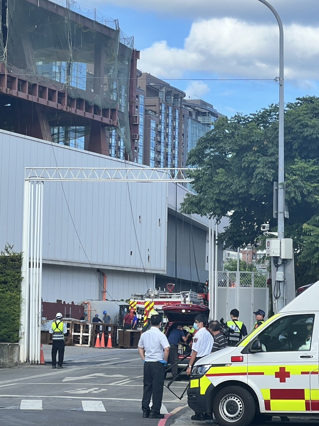 台北車站旁的雙星大樓,一周內2度發生火警,遭北市府勒令停工。本報資料照片