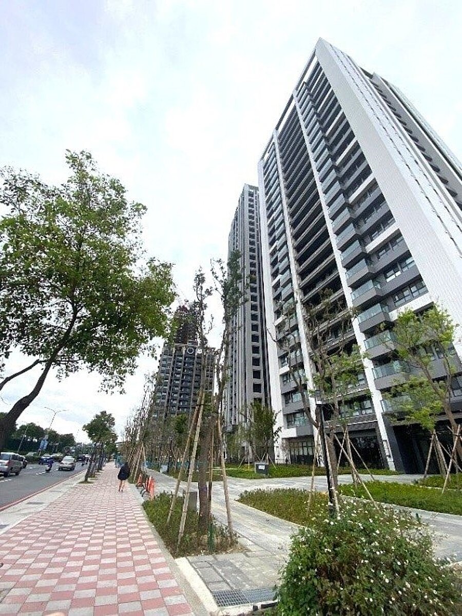 新北板橋區環河西路四段一帶大批預售屋成交，第2季申報件數及成交總金額上漲最多。圖／新北市地政局提供