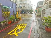 路面自繪慢字標線　已觸法可罰