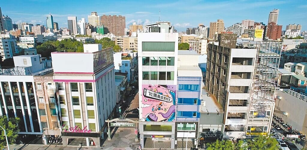 審計部高雄市審計處點名高市府青年局在新堀江商圈設置的「雄校聯社團養成實驗室」出現經營失衡問題,去年整體閒置率高達47.74%。圖/高市青年局提供