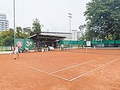 高雄大樹網球場老舊　市府研議整修