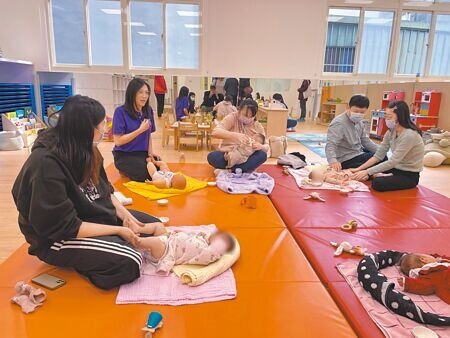 桃園市公共及準公共化托育覆蓋率逐年成長,去年達38.29%,但審計處發現僅蘆竹區62.15%、中壢區46.38%、桃園區43.35%高於平均,其他行政區均低於平均,建議應強化各區托育資源均衡。(本報資料照片)