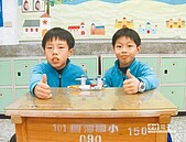 創新文具架　10歲雙胞胎奪金