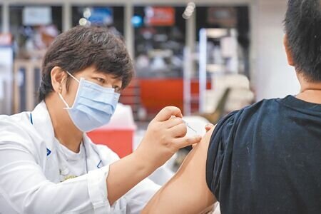 
感染科權威醫師黃立民提醒民眾，今年秋冬一定要接種流感疫苗。圖為接種疫苗示意圖。（本報資料照片）
