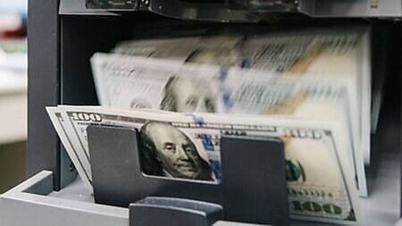 2025上半年聯準會維持高利率,但政經情勢令美元走空。圖∕本報資料照片