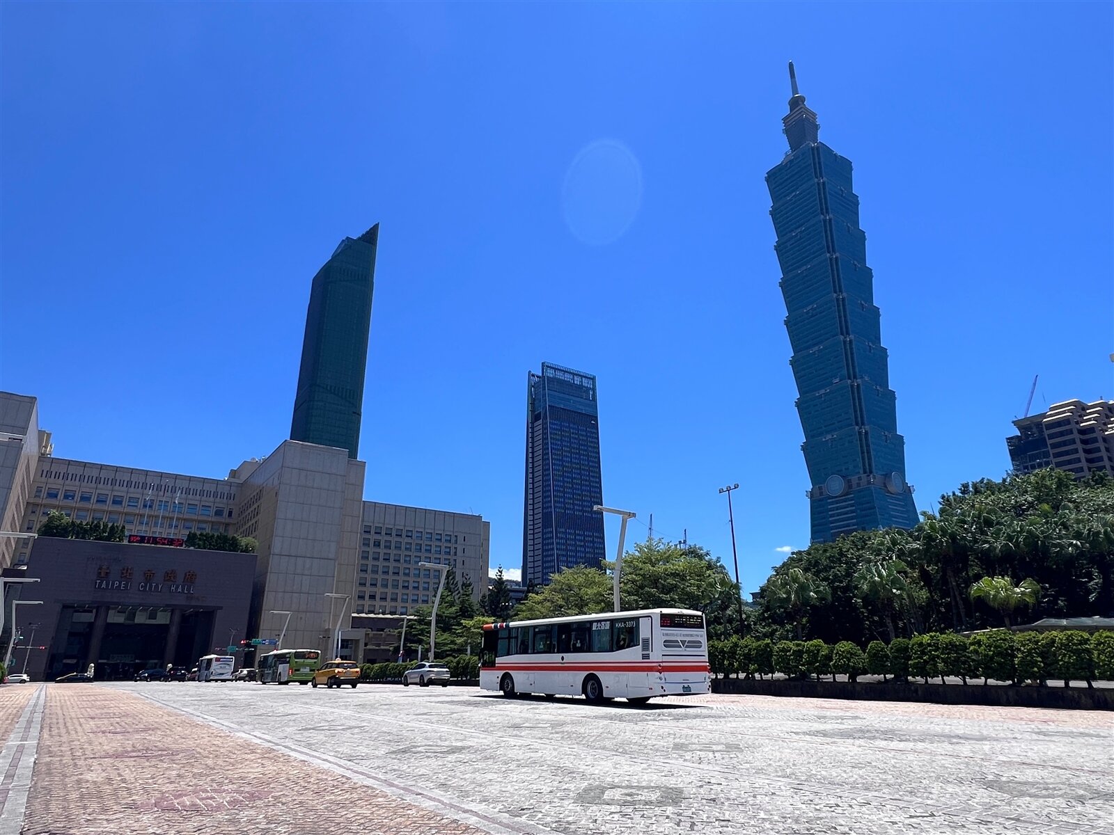 北市府力拚城市降溫,要將市民廣場整建成「深呼吸的公園」。記者林佳彣/攝影