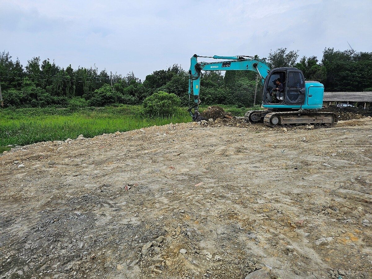 賴男傾倒營建廢棄物的用地面積不大且都已整平，外觀看不出是廢棄物掩埋場。圖／雲林地檢署提供
