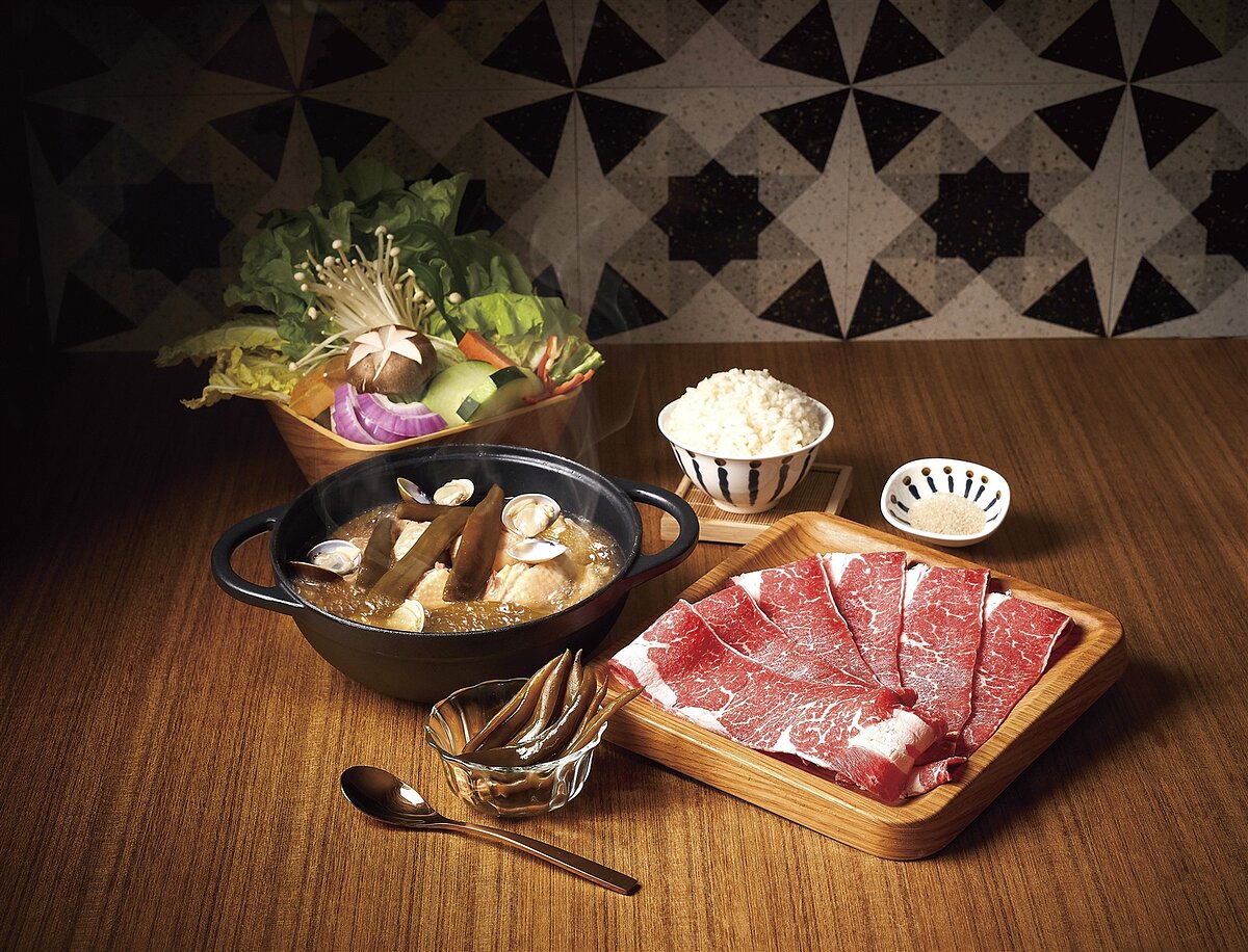 「尬鍋」主打台菜風味湯頭搭配上雙主餐組合。圖/王品提供