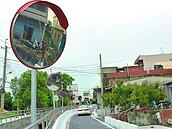 一條路100公尺9支反光鏡…駕駛眼花