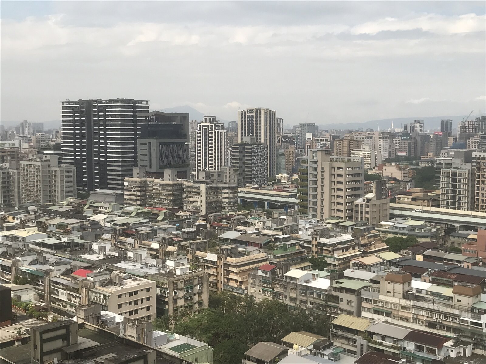 產權移轉也代表著地價稅責任轉移。示意圖。記者游智文攝影