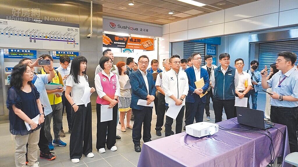 立法院交通委員會18日赴新北市考察，聚焦林口輕軌、五泰輕軌與泰板線等交通建設。（立委洪孟楷服務處提供／葉書宏新北傳真）