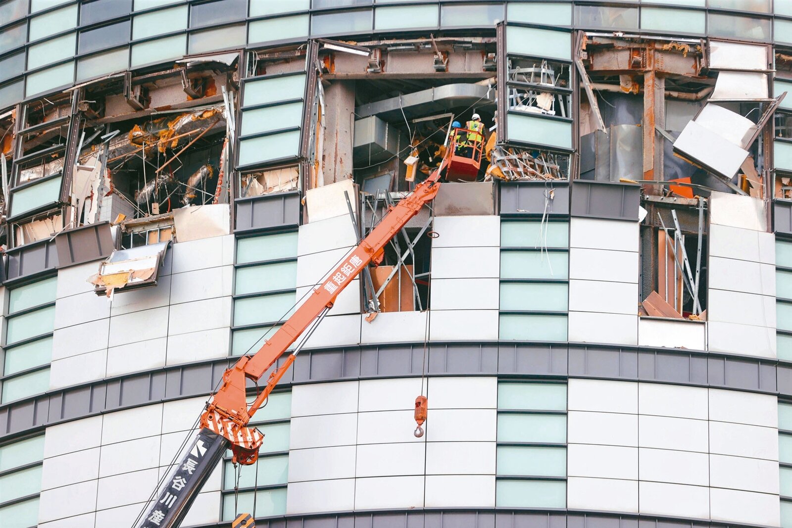 新光三越台中店氣爆奪走五條人命,過了六個月,檢方仍在釐清事故責任,尚未偵結。本報資料照片