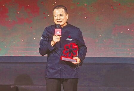 新進餐廳aMaze心宴餐廳,同時拿下年度開業大獎,圖為主廚楊光宗。(粘耿豪攝)