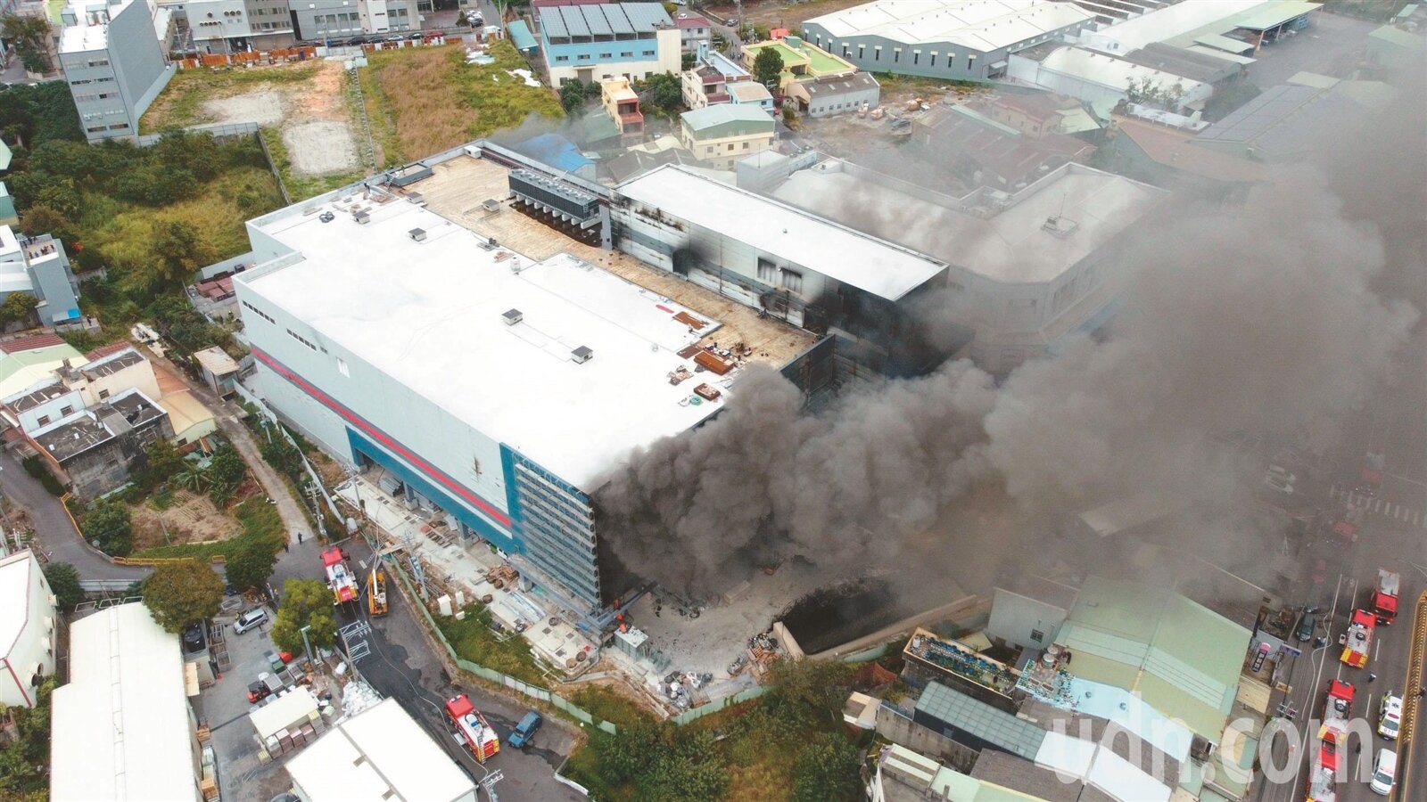 全聯倉儲工地去年底大火釀九死,中市府開罰並勒令停工。圖/聯合報系資料照片