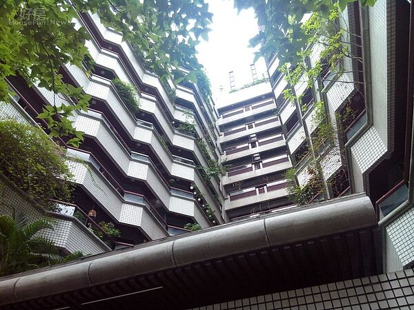 
2外觀雅致的「翠亨村」，是逸仙路最有名氣的大樓。