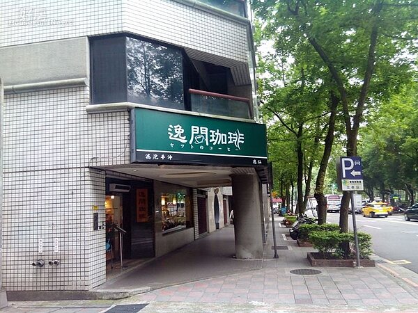 
3「翠亨村」左側長年出租給咖啡連鎖餐廳。