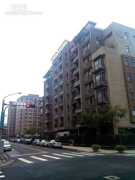 3在「世貿橘園」附近豪宅,多半是樓高10層以下房屋,陽光不致被遮蔽。