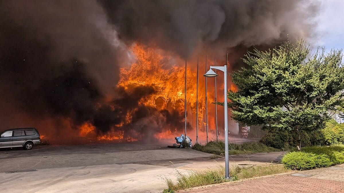 桃園市龜山區樣品屋大火。圖/聯合報記者陳俊智翻攝