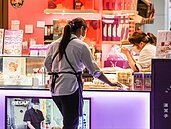 對等關稅衝擊民生！8月消費者信心指數CCI續下降　下半年難好轉