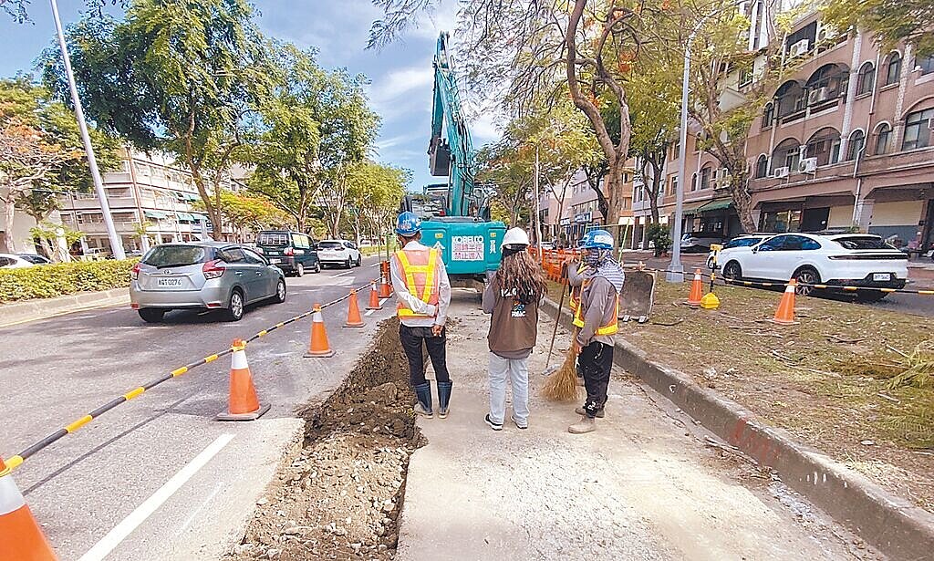 高市審計處報告點出高雄地下管線GIS圖資多項缺失,讓高雄市議員白喬茵批評,高雄自詡為智慧城市,但地下管線相關圖資仍十分落伍,導致工程誤挖事件層出不窮。圖/高雄市工務局提供