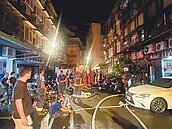 板橋公寓火警　2人嗆傷插管