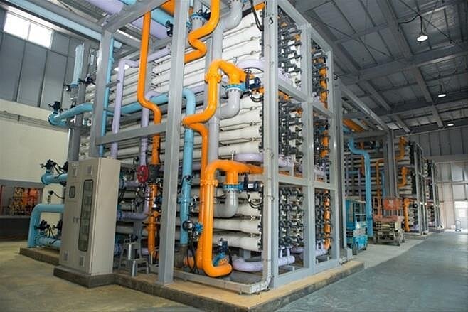 高雄臨海水資源中心4年前啟用，是全國第一座結合汙水處理廠和再生水處理廠的示範廠，但廠內的「汙水高級測試中心」至今未使用過。圖／聯合報記者宋原彰翻攝