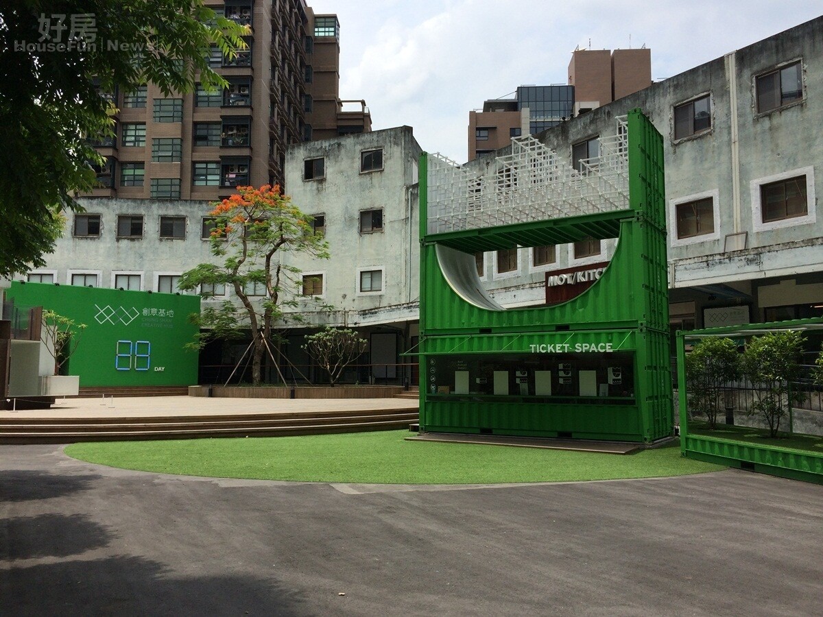 忠泰建築文化藝術基金會秘書長林宜珍全力打造「中山創意基地」。(圖/吳光中)