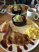 忠泰建築文化藝術基金會秘書長林宜珍全力打造「中山創意基地」。(圖／吳光中)