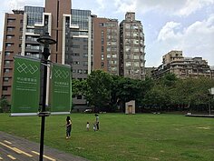 忠泰建築文化藝術基金會秘書長林宜珍全力打造「中山創意基地」。(圖／吳光中)