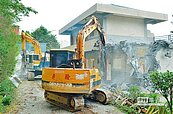 違建「清境新宿」　無法申請補照被拆除