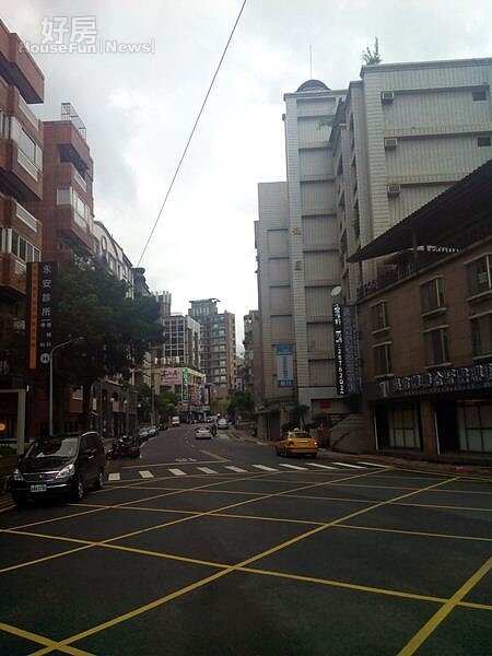 4大使特區的周邊大樓多半為低矮房屋,視野極佳。