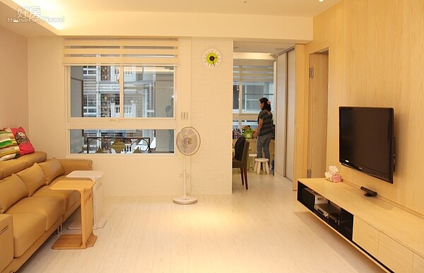 3.由於大型社區棟距設計夠寬,整個室內空間採光效果非常好,遊戲室門口也可採用女主人指定要的文化石牆。