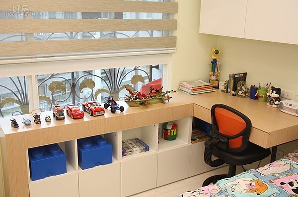 6.小孩房刻意留出雙人床空間,其中老大本身是樂高迷,採訪當天臥房儼然成為樂高展示場。