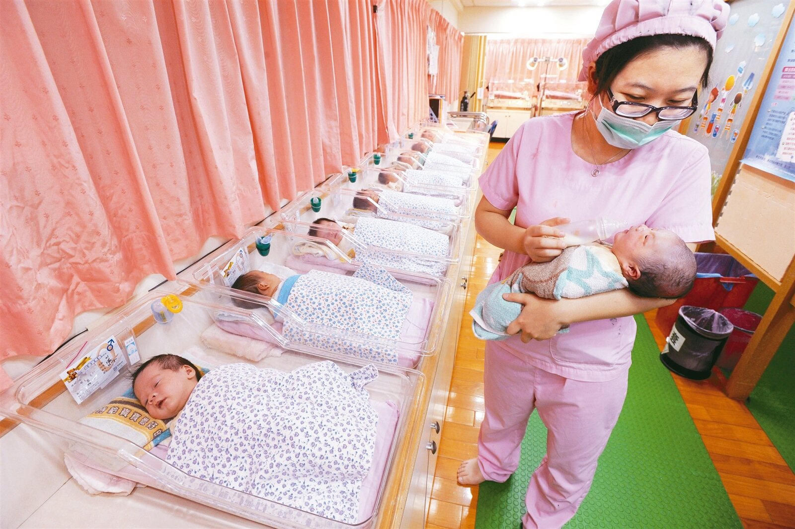 知名母嬰品牌「媽媽餵」拍攝影片指出市售嬰幼兒配方奶,一瓶奶粉有一半一上都是糖,引發網友熱烈討論。本報資料照片